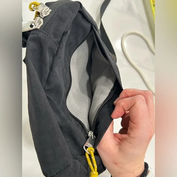 The North Face Berkeley Black Crossbody Bag - Picture 8 of 10